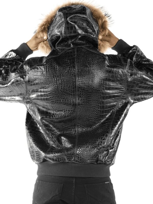 Discover the Pelle Pelle Basic Nile Black Leather Jacket, a timeless piece that combines style and comfort. Elevate your wardrobe with this classic design.